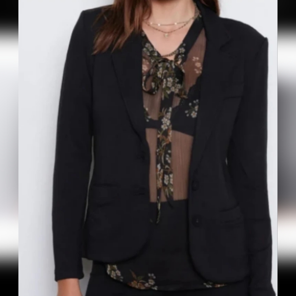 Tart Black Blazer with Tailored Fit and Notched Lapel
